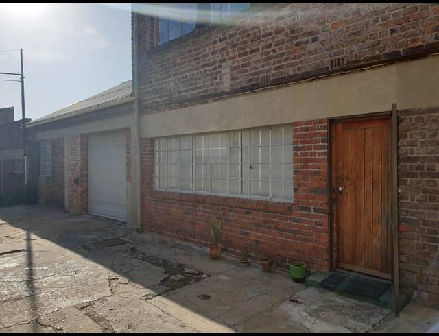 129M² WORKSHOP RENTED IN OBSERVATORY